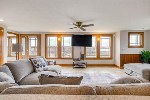 Waterfront Buckeye Lake House Deck and Views! House in Buckeye Lake