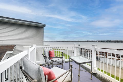 Waterfront Buckeye Lake House Deck and Views! House in Buckeye Lake