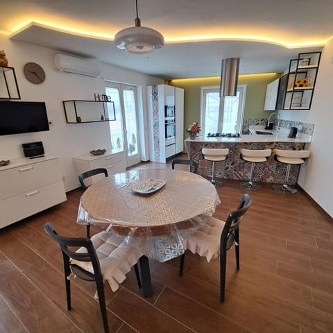TV and multimedia, Kitchen or kitchenette, Living room, Seating area, pet friendly, stove