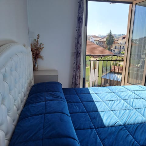 Bed, View (from property/room), Balcony/Terrace, Photo of the whole room, Bedroom