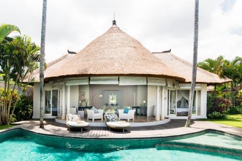 Property building, Patio, Living room, Seating area, Garden view, Pool view
