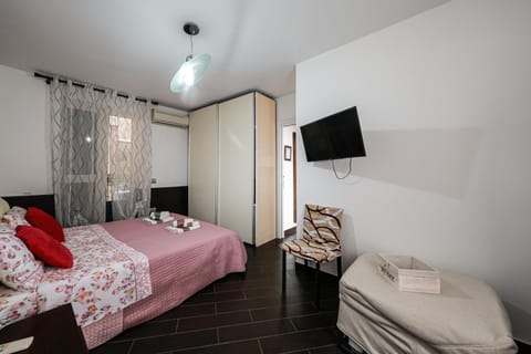 TV and multimedia, Bedroom, wardrobe