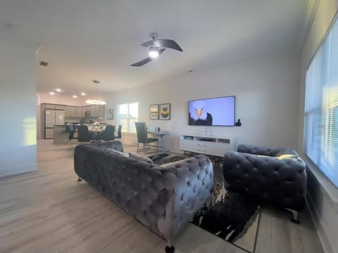 Majesty - Work Friendly & Near Downtown House in Jeffersonville