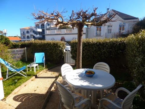 Patio, Garden, Garden view