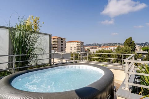 Newly Built Apartment with Pool, Walk to the Beach Apartment in Antibes