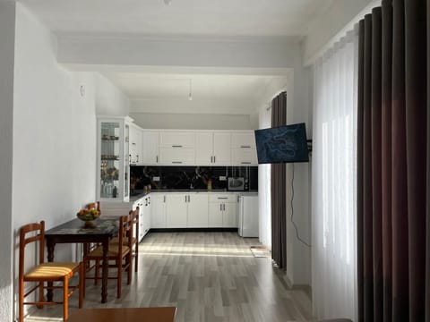 TV and multimedia, Kitchen or kitchenette, Dining area, minibar, stove