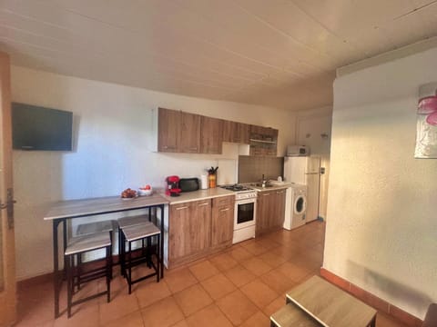 Dining area, washing machine, kitchen