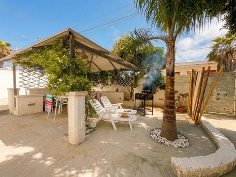 Patio, Garden, Dining area, Garden view, sunbed