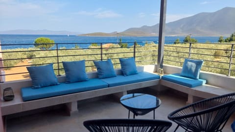 View (from property/room), Balcony/Terrace, Mountain view, Sea view