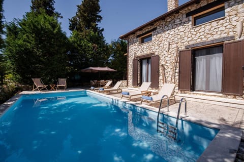 Day, Pool view, Swimming pool, sunbed