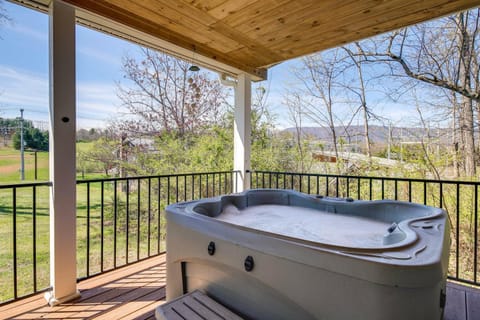 Private Hot Tub and Mountain View Newport Home House in Tennessee