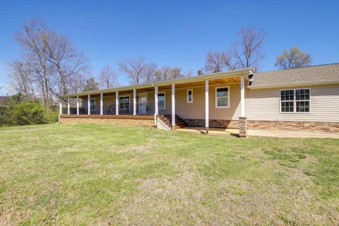 Private Hot Tub and Mountain View Newport Home House in Tennessee