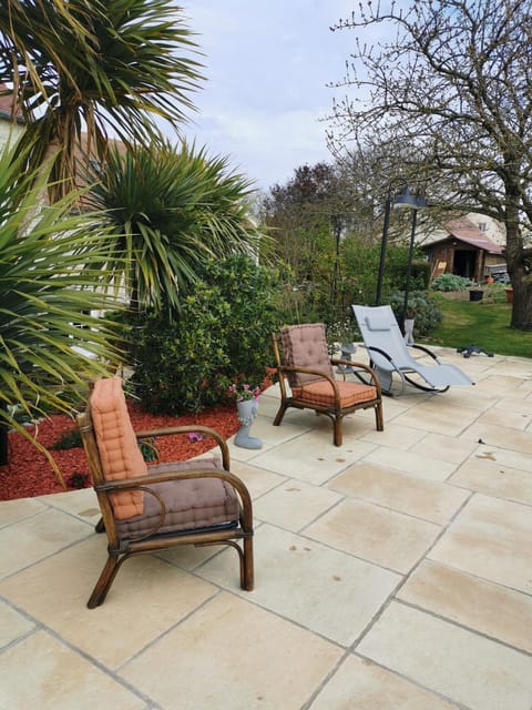 Swimming pool, sunbed