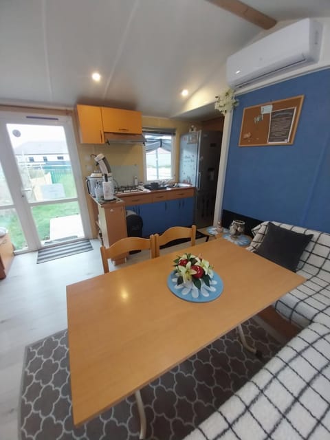 Chez Elvis et Agnès, logement climatisé House in Jura