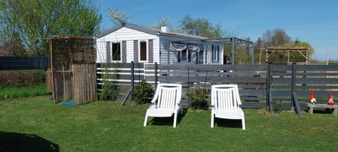 Chez Elvis et Agnès, logement climatisé House in Jura