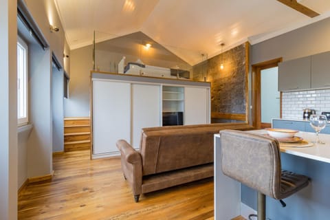TV and multimedia, Living room, Photo of the whole room, Seating area, Bedroom