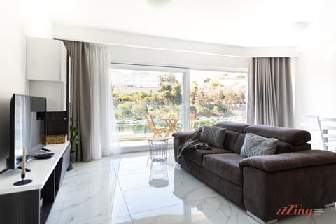 View (from property/room), Balcony/Terrace, Living room, City view