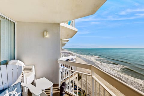 Ocean Vibes Apartment in Garden City