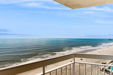 Ocean Vibes Apartment in Garden City