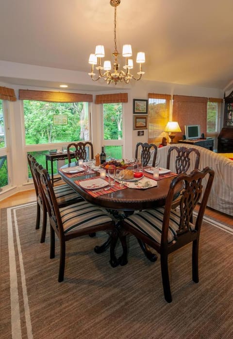 Living room, Dining area, Garden view