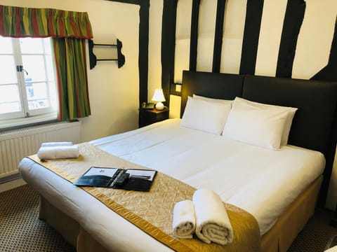 Brook Red Lion Hotel Inn in Colchester