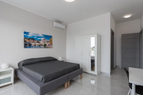 Bed, Photo of the whole room, Bedroom, air conditioner