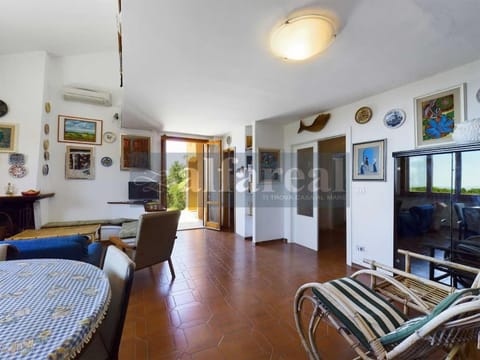 Living room, Seating area, Dining area, air conditioner