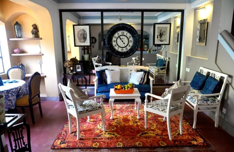 Living room, Seating area