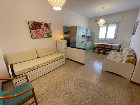 Kitchen or kitchenette, Living room, Dining area, minibar