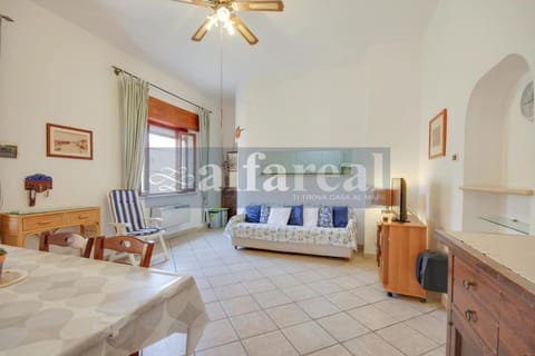 Living room, Seating area, Dining area, fireplace