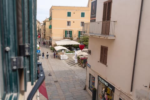 Property building, Day, Neighbourhood, City view, Street view, Location