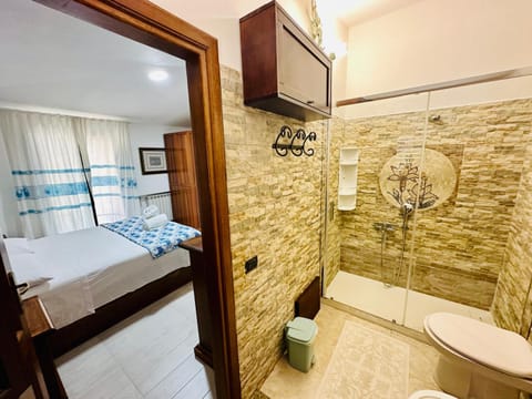 Bathroom, Photo of the whole room