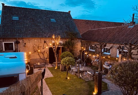 Caravan Stadstuin Goedereede let op de badkamer moet met andere gasten gedeeld worden Bed and Breakfast in South Holland (province)