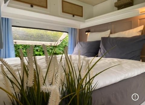 Caravan Stadstuin Goedereede let op de badkamer moet met andere gasten gedeeld worden Bed and Breakfast in South Holland (province)