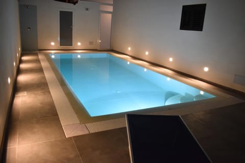 Swimming pool, Swimming pool