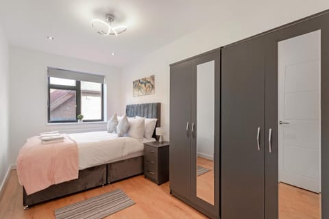 Bed, Photo of the whole room, Bedroom, wardrobe