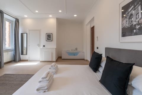 Hot Tub, Photo of the whole room