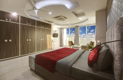 Bed, Living room, Photo of the whole room, Seating area, Bedroom, wardrobe, air conditioner
