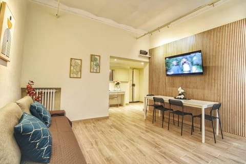 TV and multimedia, Living room, Seating area, Dining area