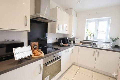 Kitchen or kitchenette, dishwasher, pet friendly, stove, toaster