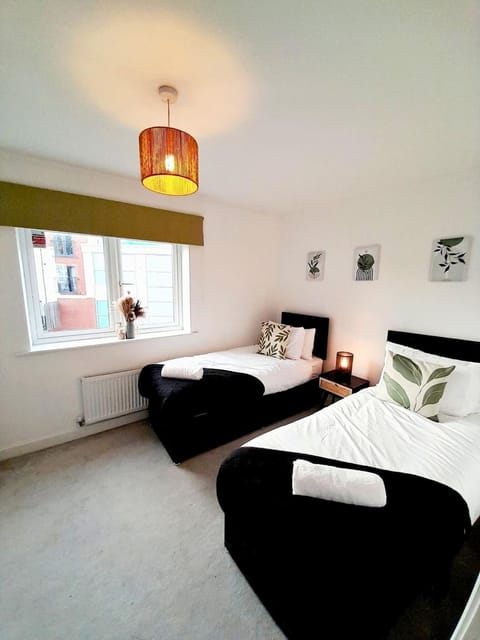 Property building, Bed, Photo of the whole room, Bedroom