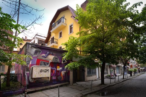 Property building, Neighbourhood, City view, Street view