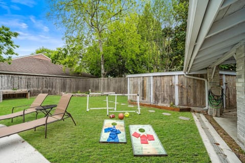 Houston Pool Retreat WiFi Yard BBQ Games TVs House in Houston