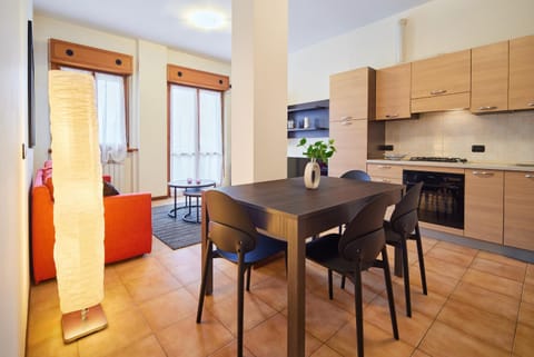 Kitchen or kitchenette, Living room, Seating area, Dining area, pet friendly