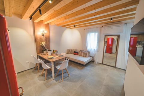 Kitchen or kitchenette, Living room, Seating area, Dining area