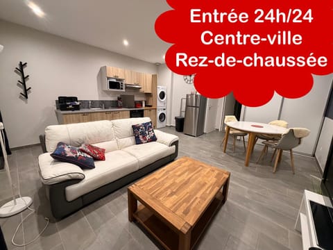 Kitchen or kitchenette, Living room, Seating area, Text overlay, pet friendly, stove