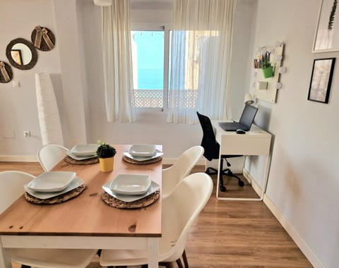 Seating area, Dining area
