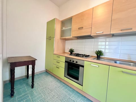 Kitchen or kitchenette, Dining area, dishwasher, stove