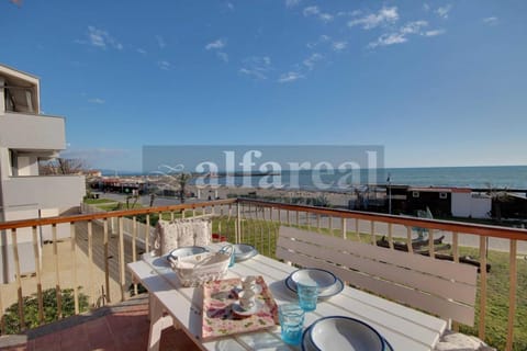 View (from property/room), Balcony/Terrace, Dining area, Sea view