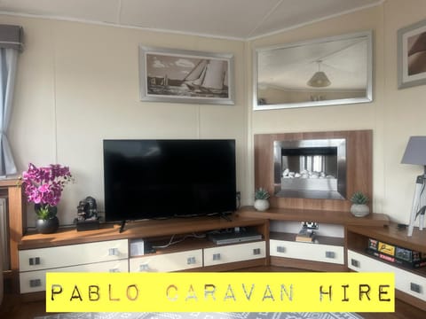 3 Bedroom 8 Berth Caravan Towyn Campground/ 
RV Resort in Towyn